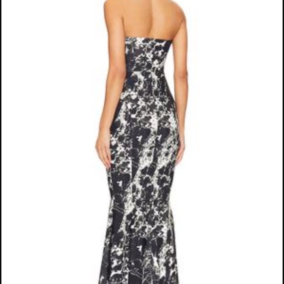 Strapless Fishtail Gown Norma Kamali brand: Norma Kamali size large - Picture 1 of 3